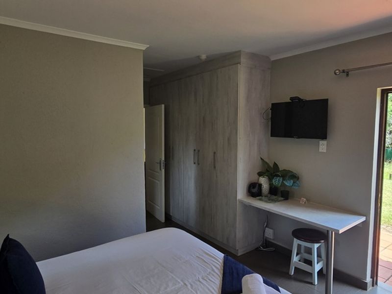 For Sale: Stylish 3-Bedroom Unit in Greenway Woods - Photo 8