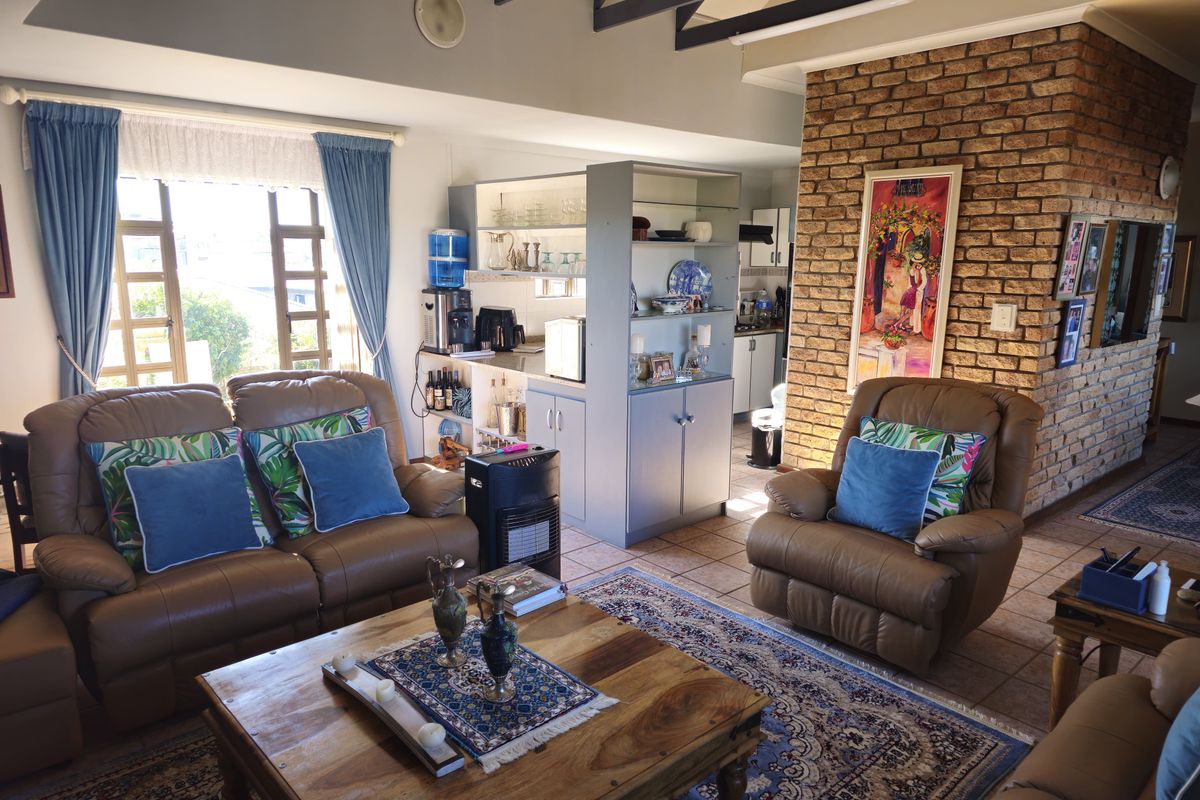 Elegant Coastal Retreat with Sweeping Stilbaai Views - Photo 4