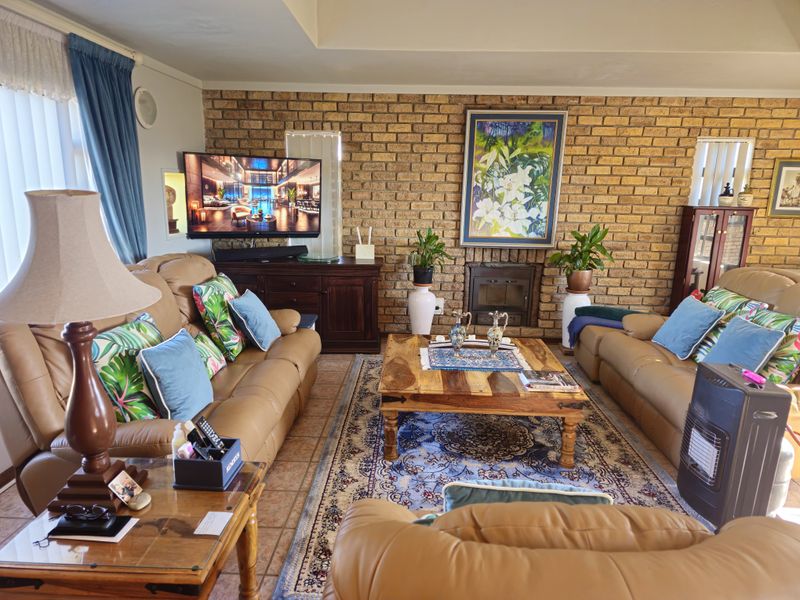 Elegant Coastal Retreat with Sweeping Stilbaai Views - Photo 3