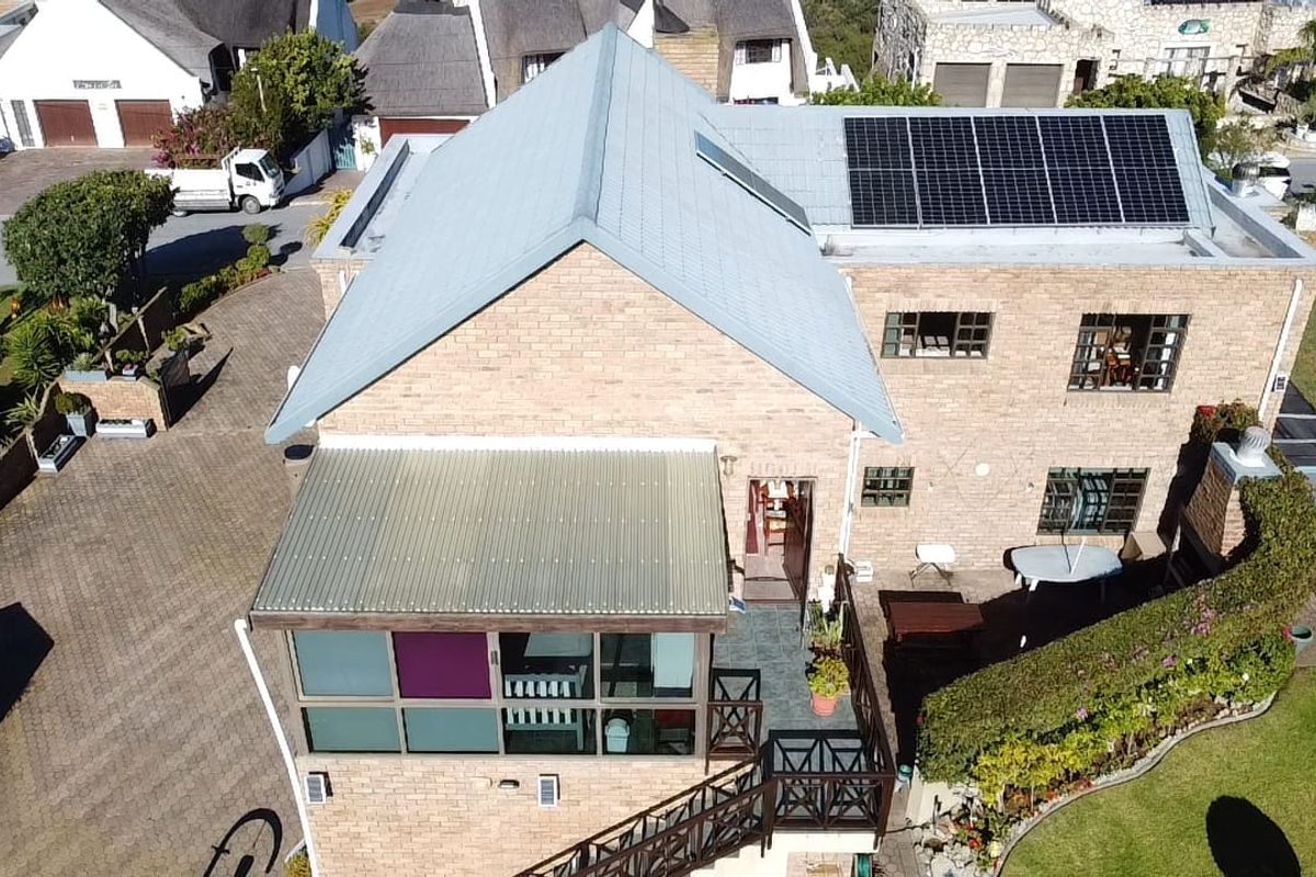 5 Bedroom House For Sale in Stilbaai Wes - Photo 4