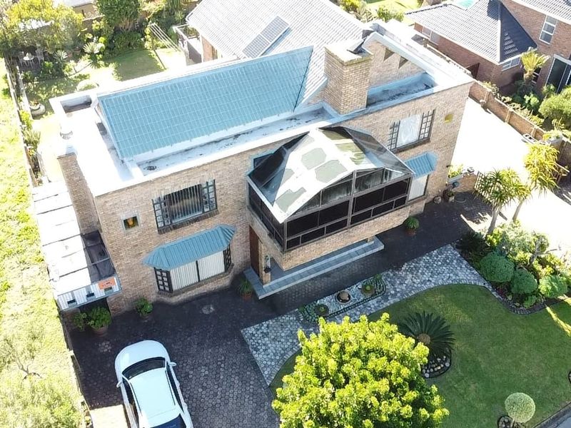 5 Bedroom House For Sale in Stilbaai Wes - Photo 2