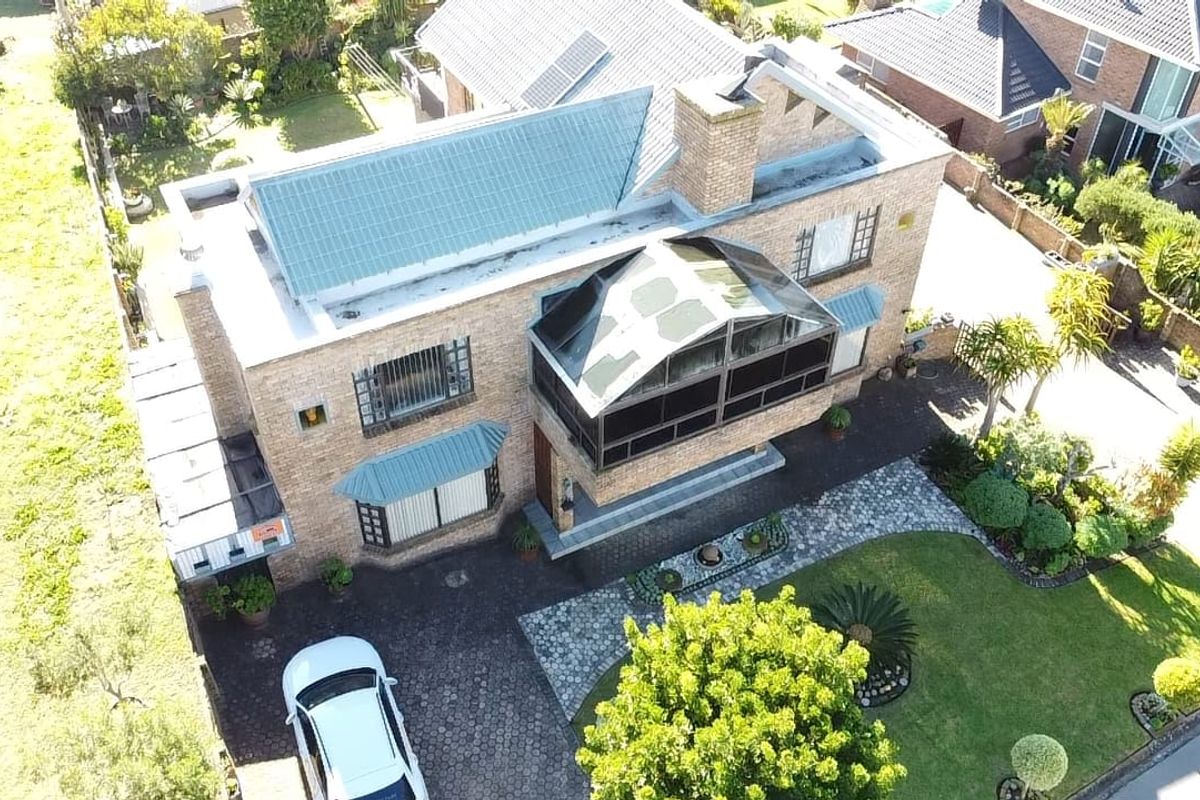 5 Bedroom House For Sale in Stilbaai Wes - Photo 2