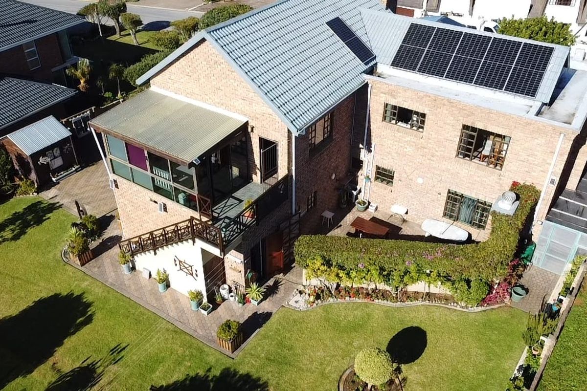 Elegant Coastal Retreat with Sweeping Stilbaai Views - Photo 2