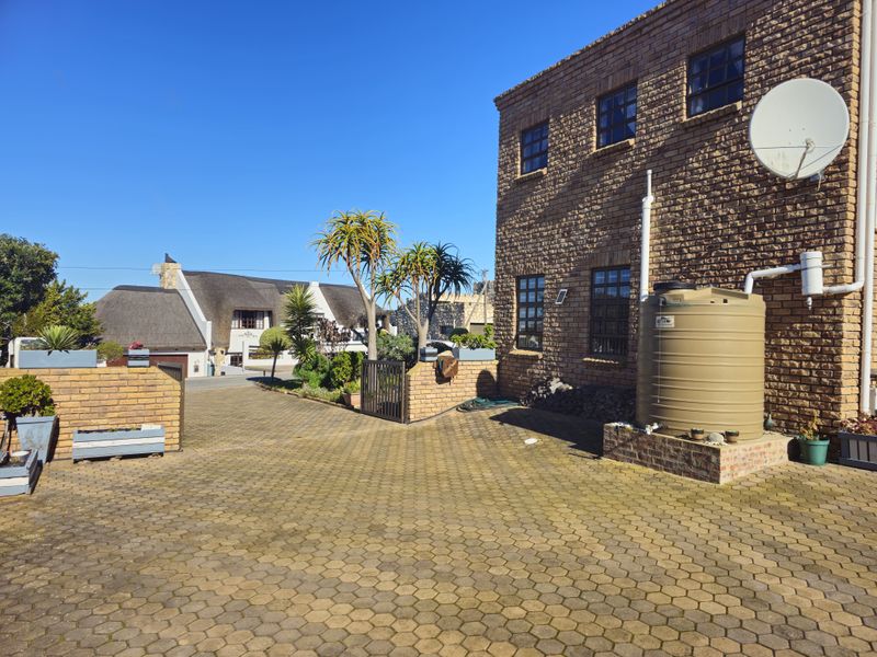 5 Bedroom House For Sale in Stilbaai Wes - Photo 9
