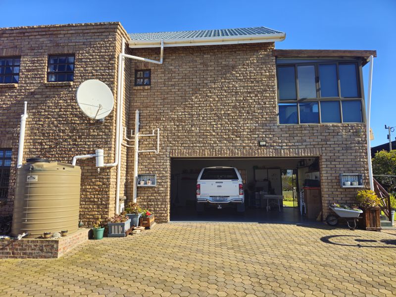5 Bedroom House For Sale in Stilbaai Wes - Photo 10