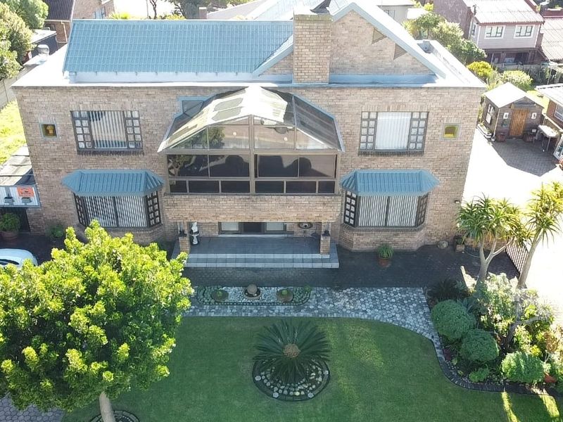 5 Bedroom House For Sale in Stilbaai Wes - Photo 3
