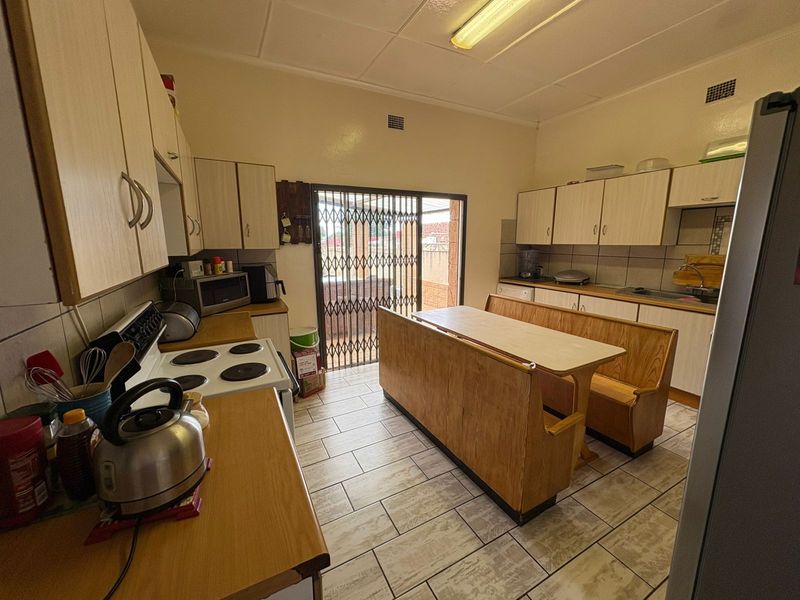 Modern Move In Dream Home - Photo 10