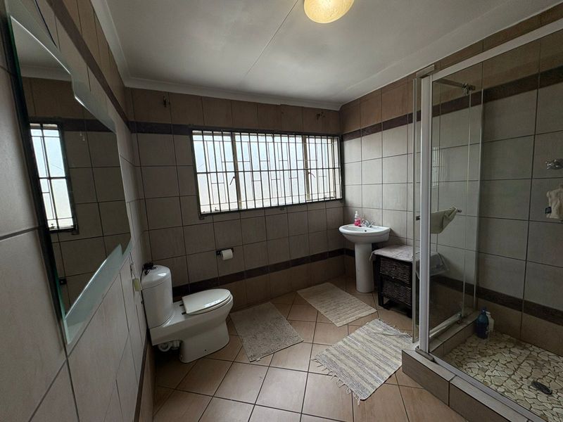 Modern Move In Dream Home - Photo 9