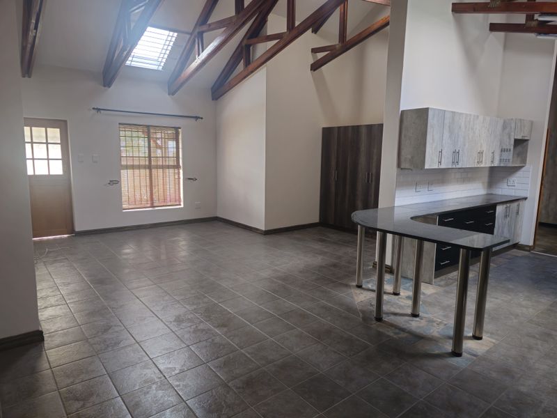Stylish North-Facing Townhouse with Heated Splash Pool - Riversdale, Langezight Complex - Photo 4