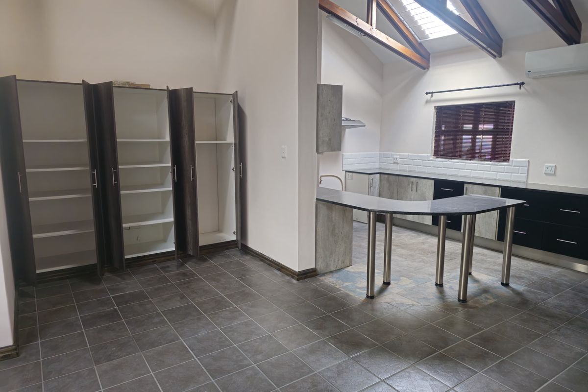 Stylish North-Facing Townhouse with Heated Splash Pool - Riversdale, Langezight Complex - Photo 5