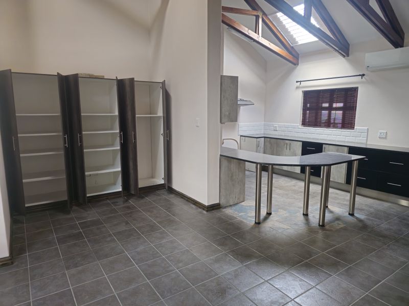 Stylish North-Facing Townhouse with Heated Splash Pool - Riversdale, Langezight Complex - Photo 5