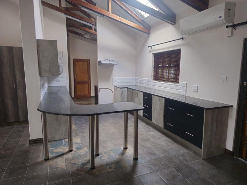 Stylish North-Facing Townhouse with Heated Splash Pool - Riversdale, Langezight Complex - Photo 3