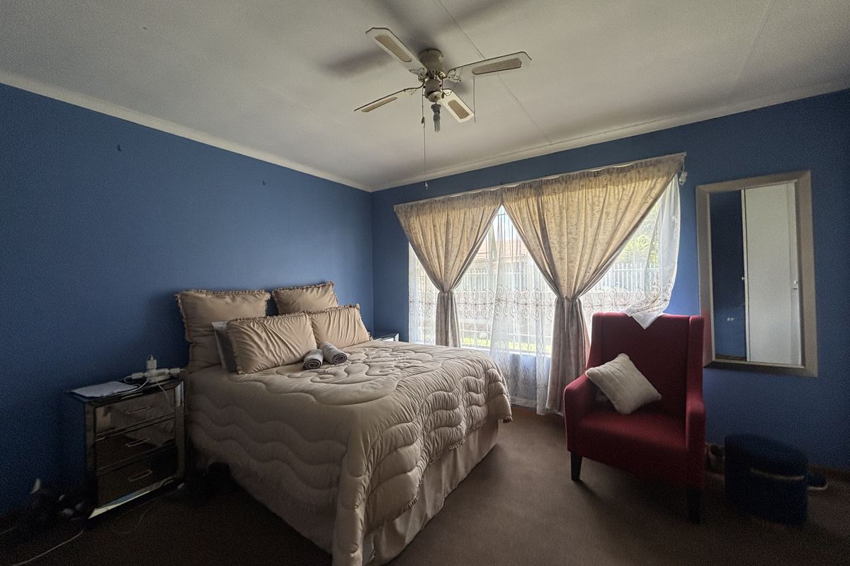 Short Walk to nearby schools and Shopping centre - Photo 4