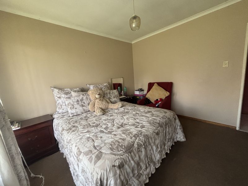 Short Walk to nearby schools and Shopping centre - Photo 9