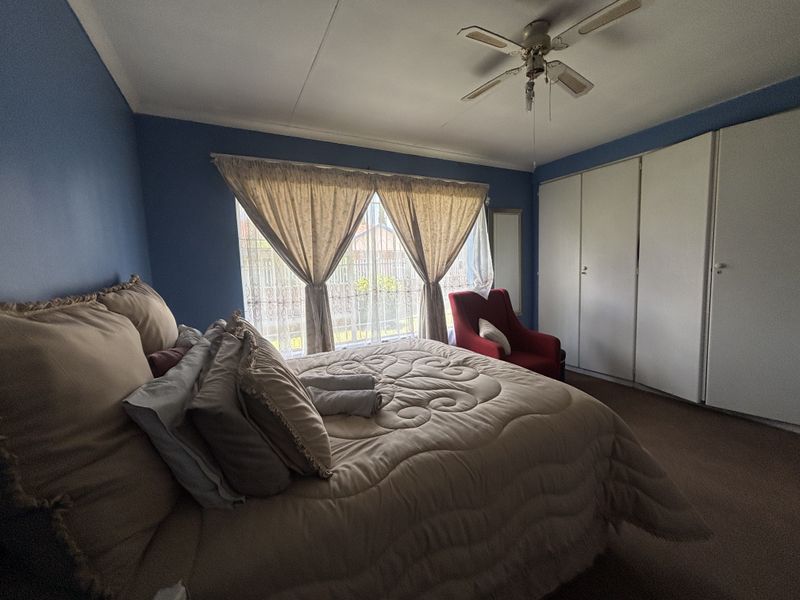 Short Walk to nearby schools and Shopping centre - Photo 6