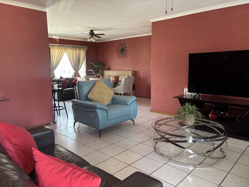 Short Walk to nearby schools and Shopping centre - Photo 3