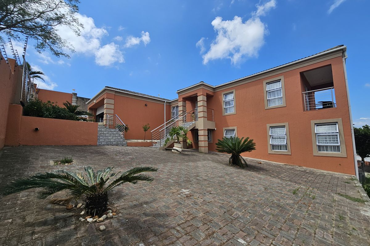 Nahoon Valley Park - Comfortable living in this beautiful and spacious Home - Photo 2