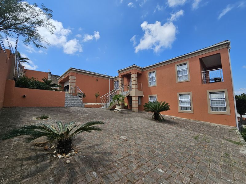 Nahoon Valley Park - Comfortable living in this beautiful and spacious Home - Photo 2