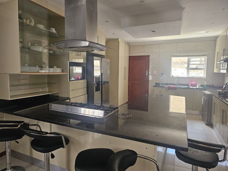 Nahoon Valley Park - Comfortable living in this beautiful and spacious Home - Photo 6