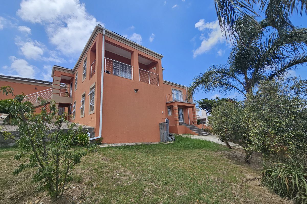 Nahoon Valley Park - Comfortable living in this beautiful and spacious Home - Photo 3