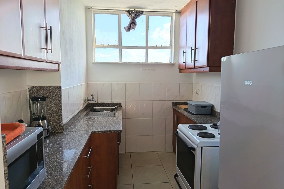 Clean & Neat One and a Half Bedroom Apartment - Photo 4