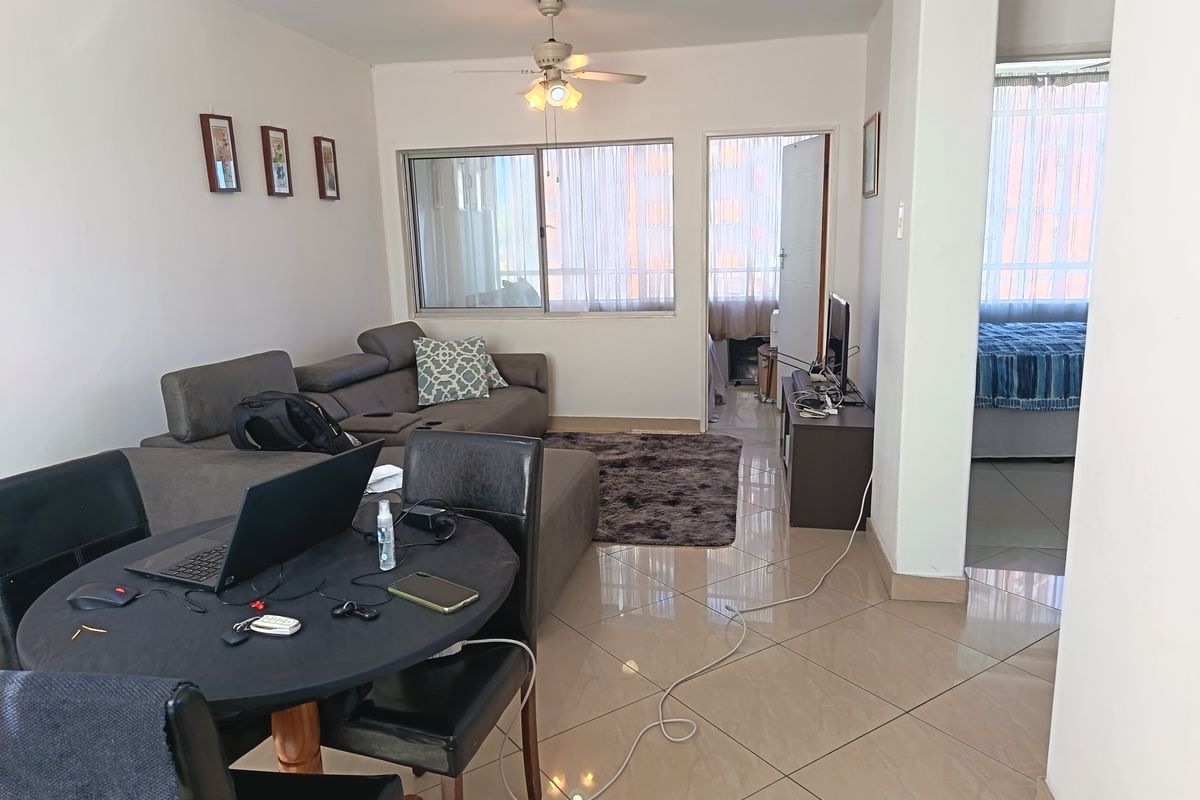 Clean & Neat One and a Half Bedroom Apartment - Photo 3