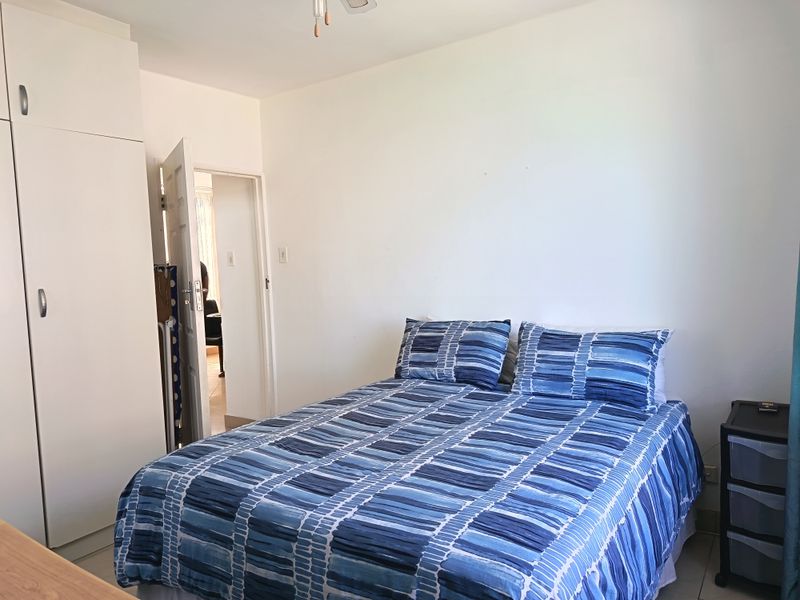 Clean & Neat One and a Half Bedroom Apartment - Photo 10