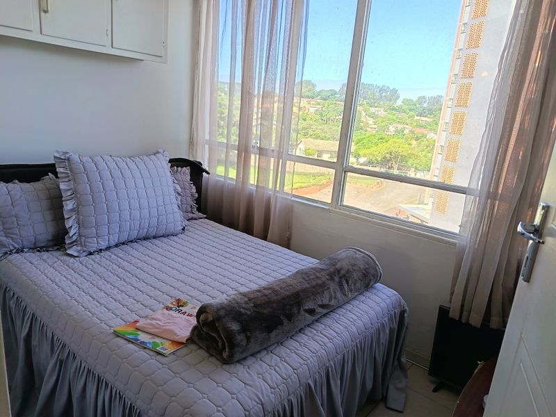 Clean & Neat One and a Half Bedroom Apartment - Photo 9