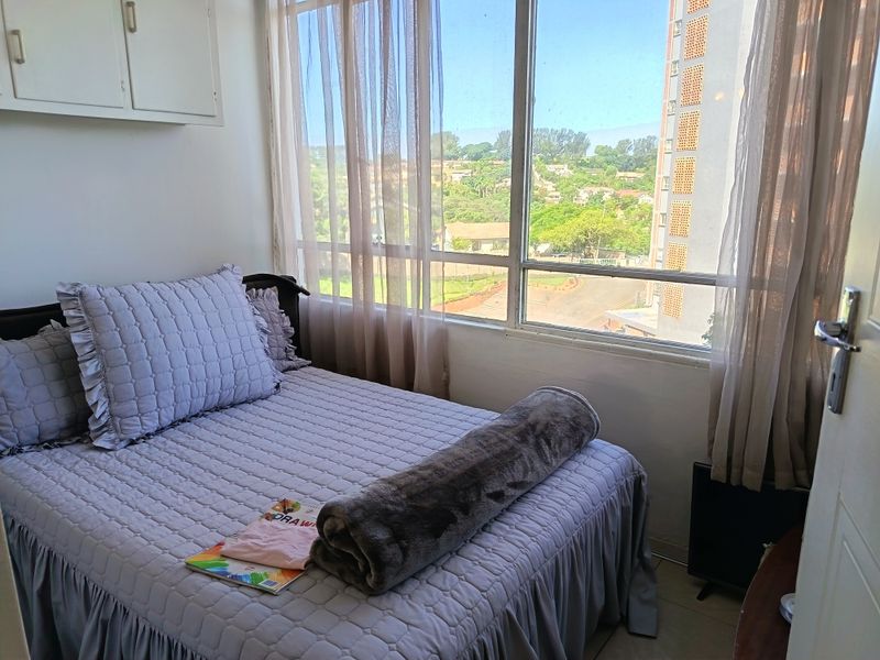 Clean & Neat One and a Half Bedroom Apartment - Photo 8