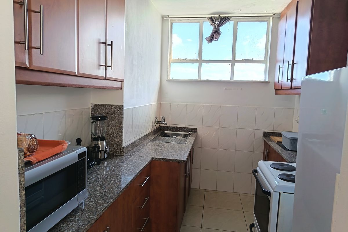 Clean & Neat One and a Half Bedroom Apartment - Photo 5