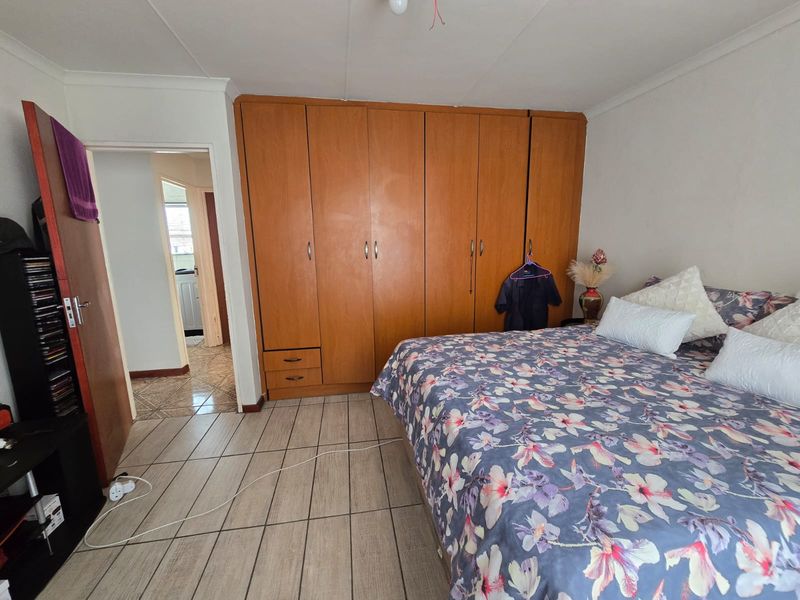 well-maintained 3-bedroom home - Photo 7