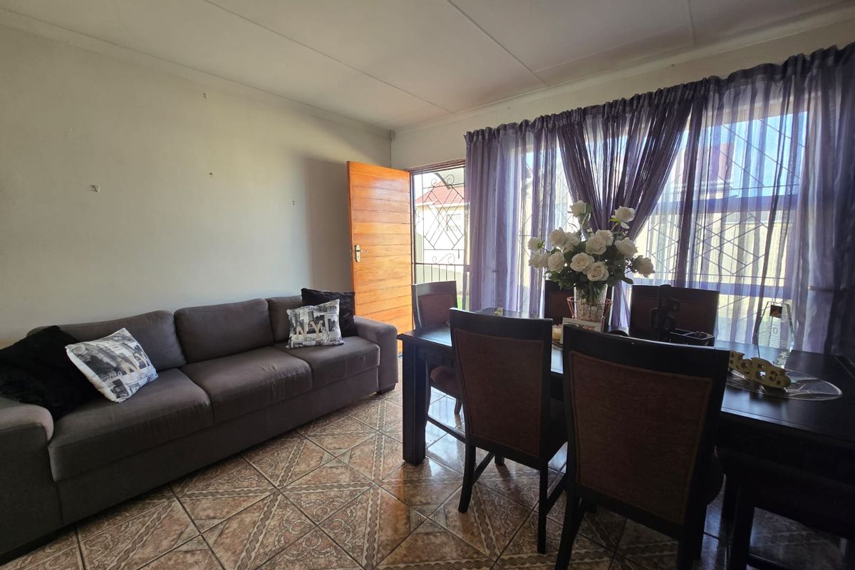 well-maintained 3-bedroom home - Photo 4