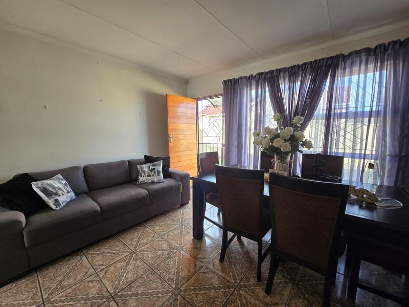 well-maintained 3-bedroom home - Photo 4