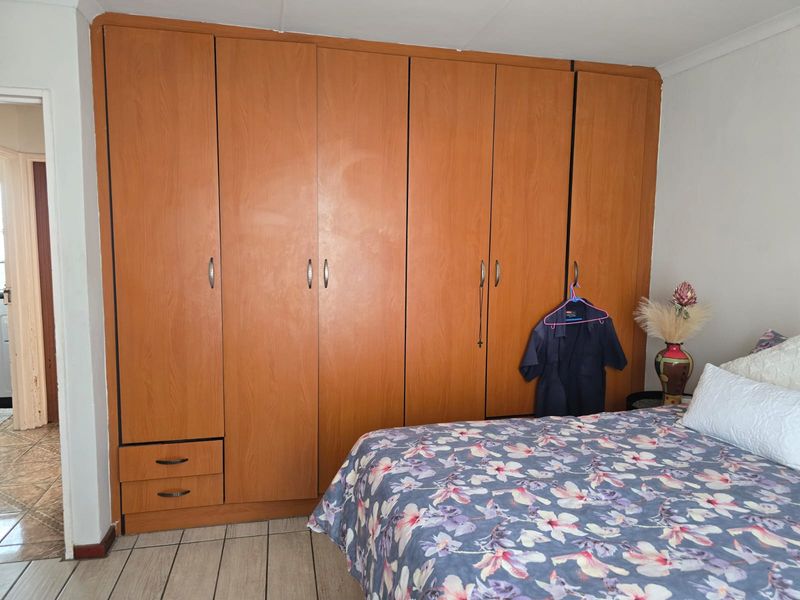 well-maintained 3-bedroom home - Photo 6