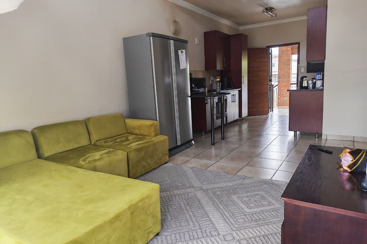 STYLISH APARTMENT IN A SECURE COMPLEX - Photo 3