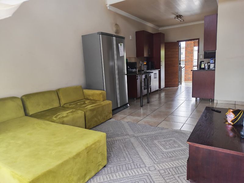 STYLISH APARTMENT IN A SECURE COMPLEX - Photo 3