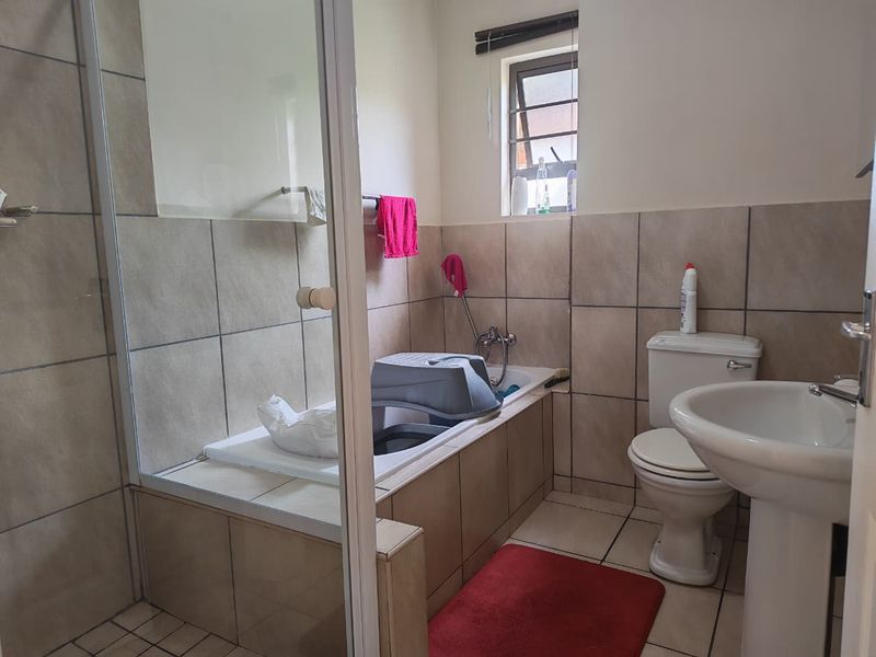 STYLISH APARTMENT IN A SECURE COMPLEX - Photo 10