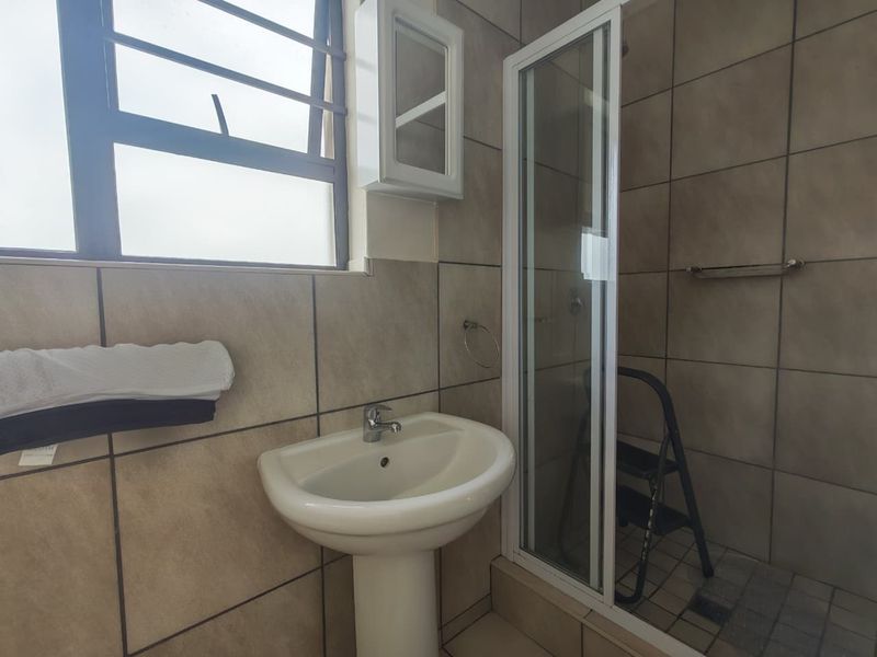 STYLISH APARTMENT IN A SECURE COMPLEX - Photo 8