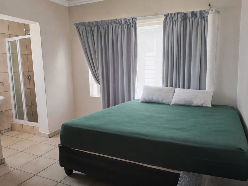 STYLISH APARTMENT IN A SECURE COMPLEX - Photo 6