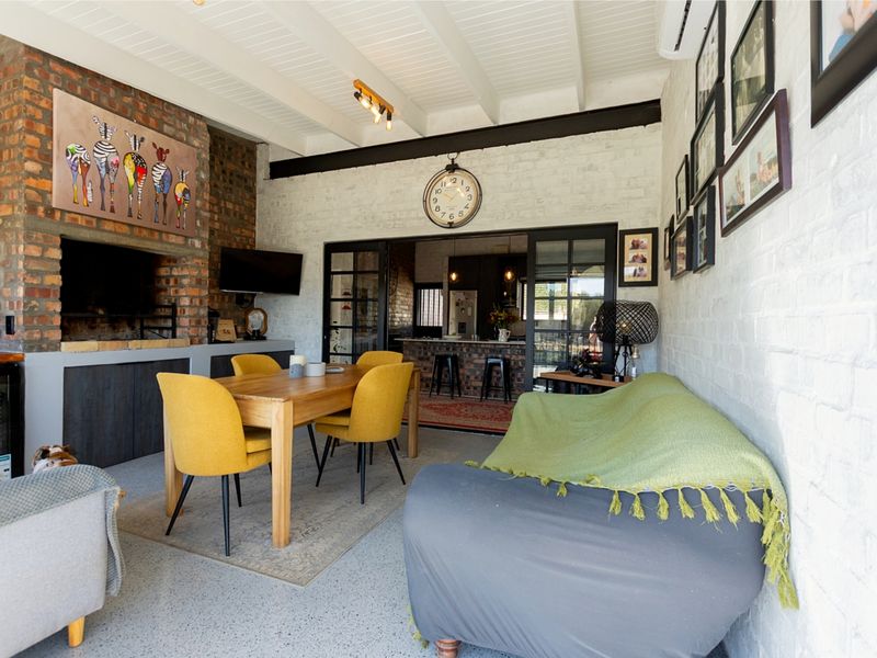 Ultra-Modern Lifestyle Cottage for the country connoisseur - Photo 10