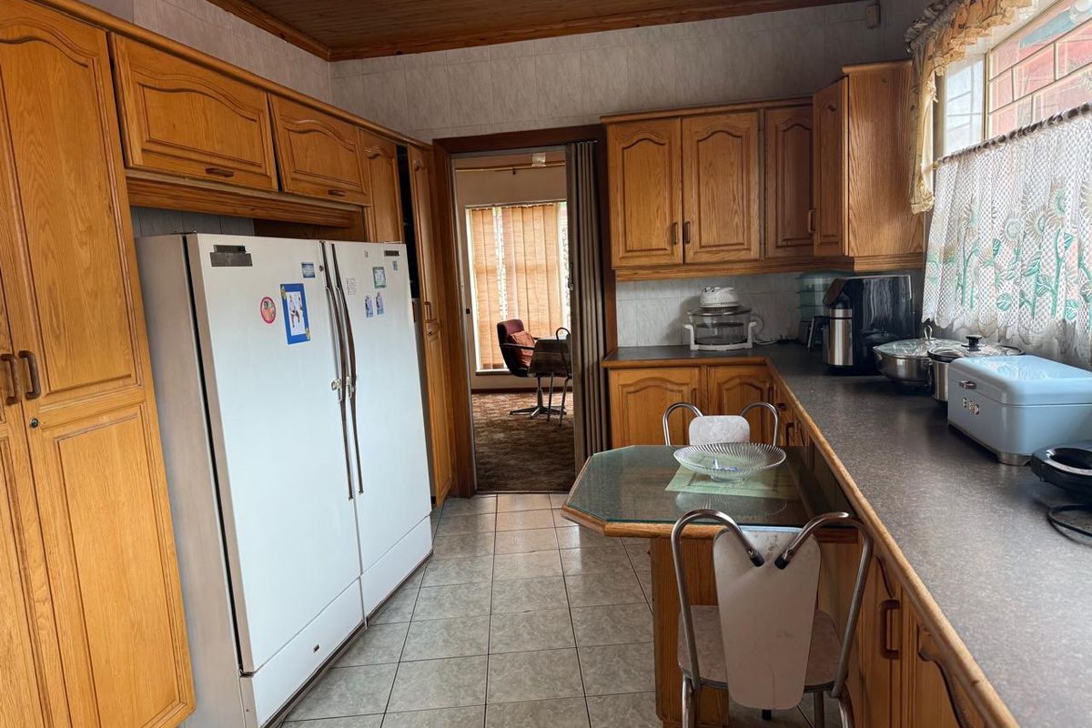 Investment property - Photo 2