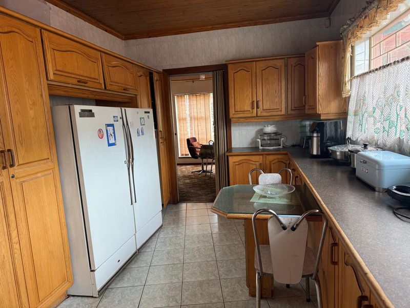 Investment property - Photo 2