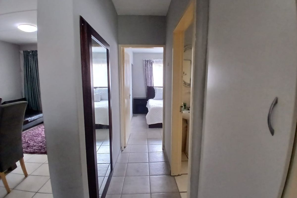 Charming 2-Bedroom Ground-Floor Flat in Secure Parklands Estate, Parkrand - Photo 5