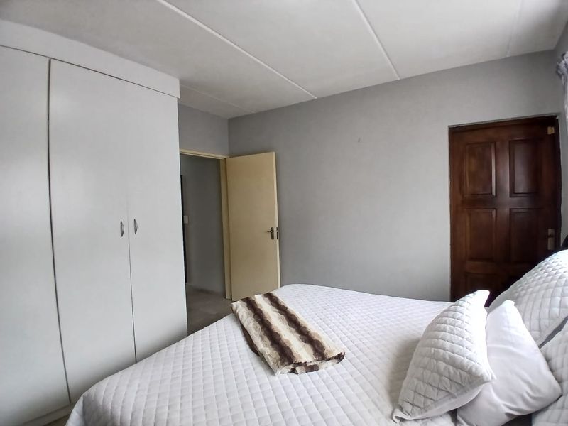 Charming 2-Bedroom Ground-Floor Flat in Secure Parklands Estate, Parkrand - Photo 10