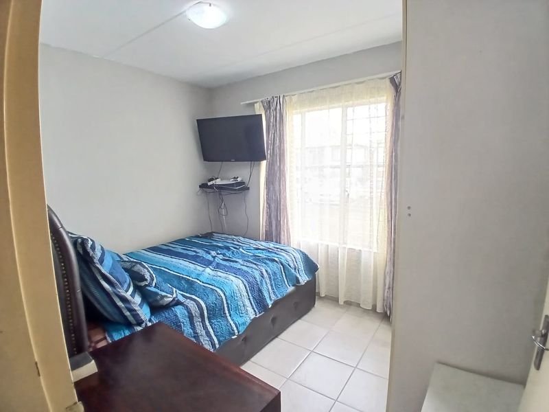 Charming 2-Bedroom Ground-Floor Flat in Secure Parklands Estate, Parkrand - Photo 6