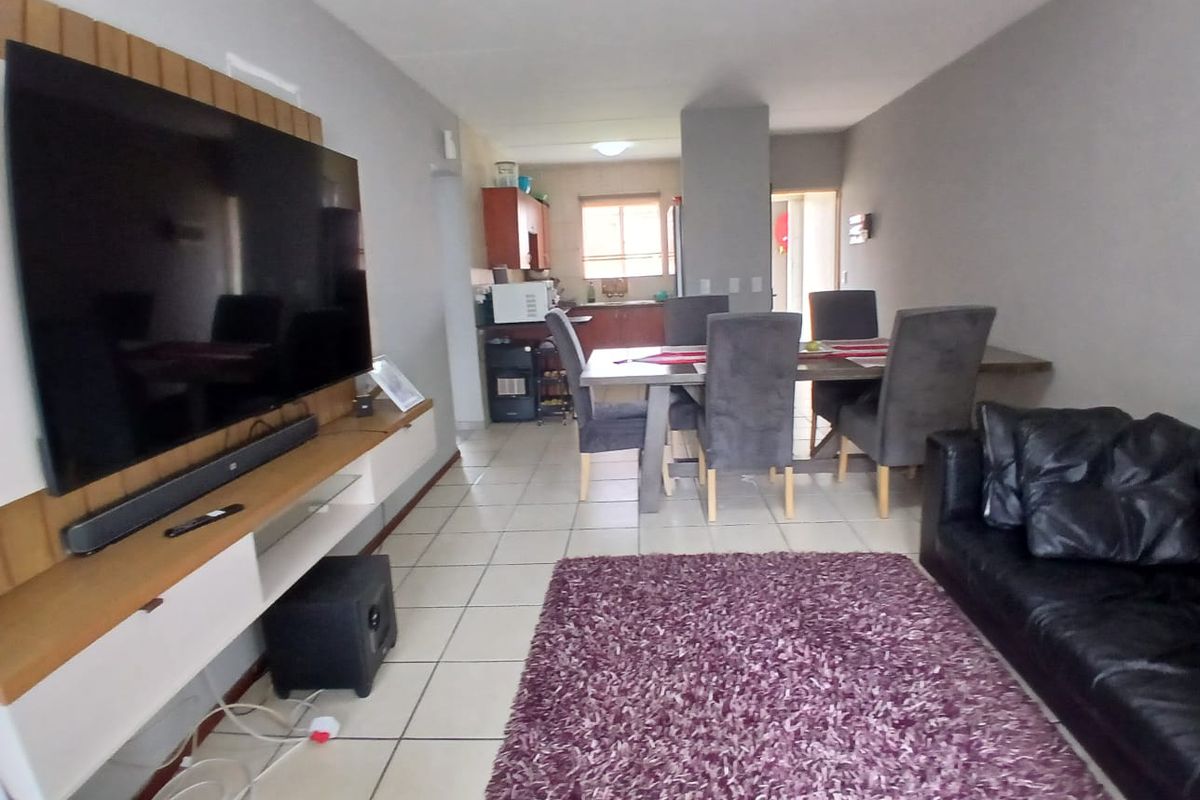 Charming 2-Bedroom Ground-Floor Flat in Secure Parklands Estate, Parkrand - Photo 4