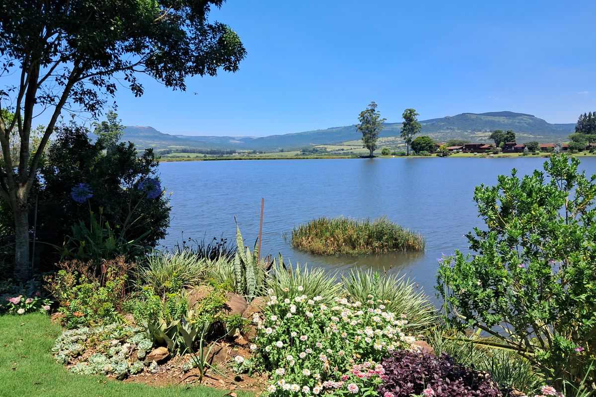 Peaceful Lakeside Living in the Countryside - Photo 2