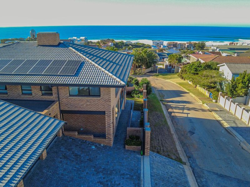 Modern Coastal Masterpiece off the Grid living - Photo 4