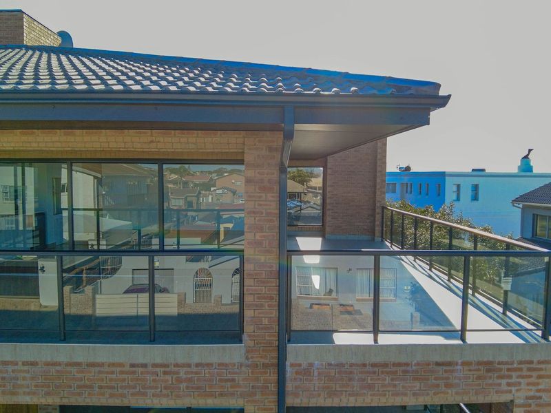 Modern Coastal Masterpiece off the Grid living - Photo 3