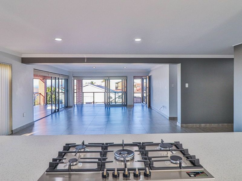 Modern Coastal Masterpiece off the Grid living - Photo 9